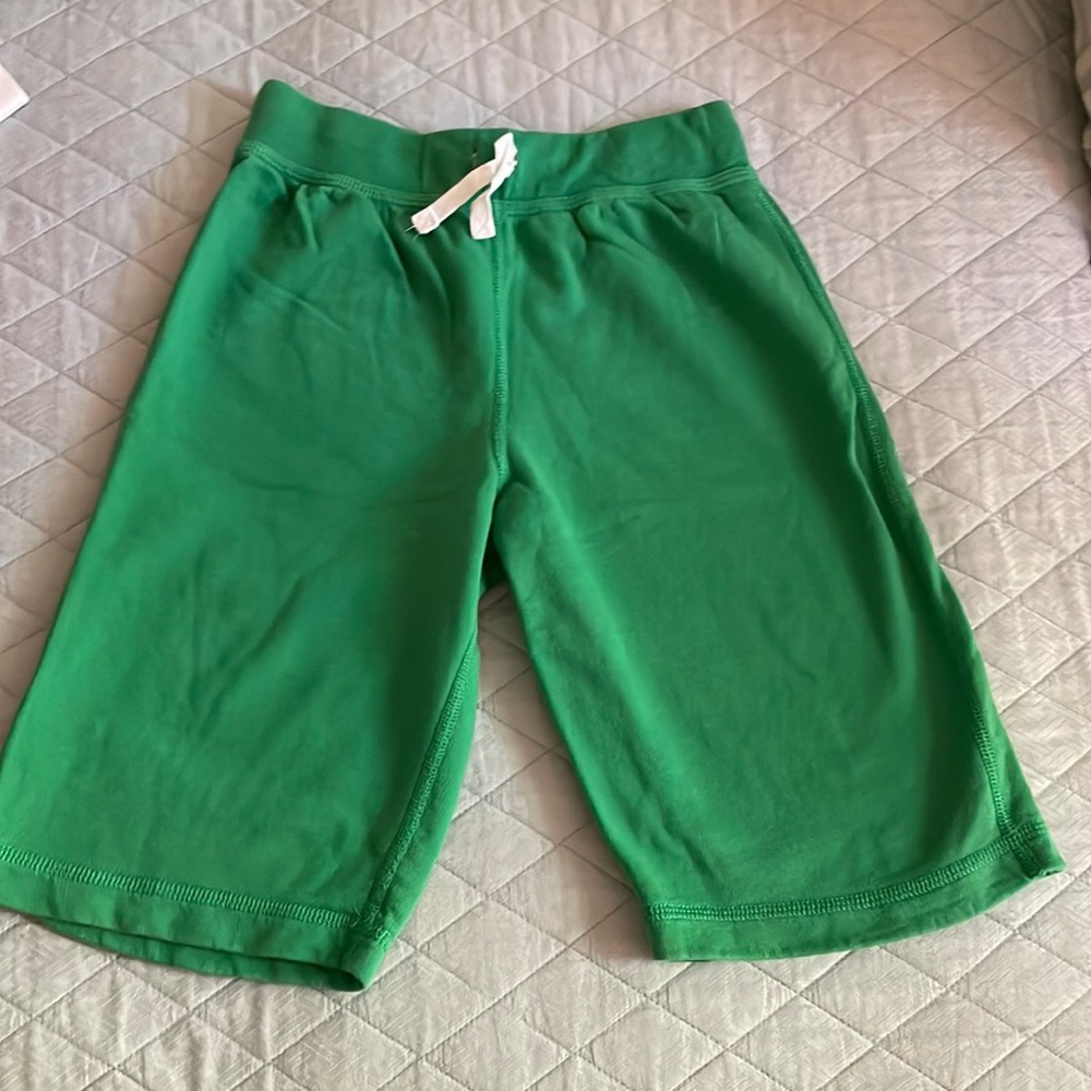 Hanna Andersson green cotton board shorts 150cm